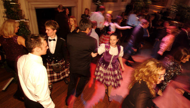 https://www.scotsconnection.com/burns_night/burns-ceilidh-large.jpg